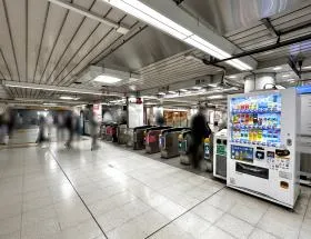 東京メトロ丸ノ内線「西新宿駅」