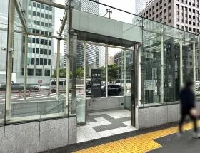 E8出入口（地上）