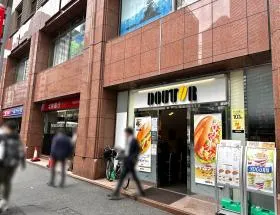 ドトールコーヒーを通過する