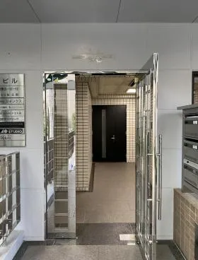 祐ビルの外観