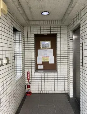 祐ビルの外観