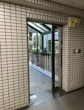 祐ビルの外観