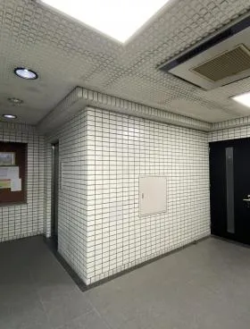 祐ビルの外観