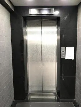 白善ビルの外観