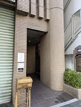 百百代ビルの外観