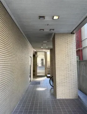 百百代ビルの外観