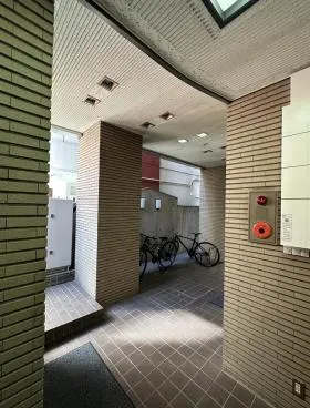 百百代ビルの外観