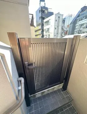 百百代ビルの外観