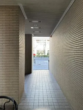 百百代ビルの外観