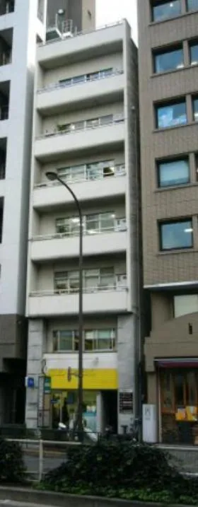 鶴間ビルの外観