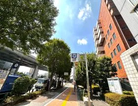 地上に出たら右に進む