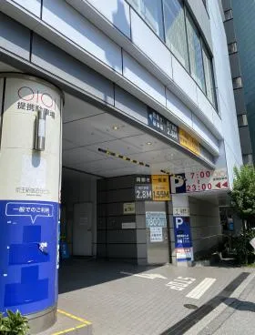 京王新宿追分ビルの外観