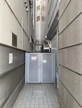 京王新宿追分ビルの外観