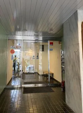 エメラルドアオキビルの外観