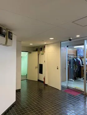 エメラルドアオキビルの外観