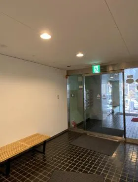 エメラルドアオキビルの外観