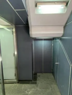 アクシーズ7号館ビルの外観