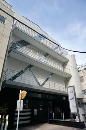 新装大橋(旧ビューネ蛎殻町)ビルの外観