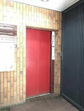 三雄ビルの外観