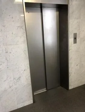 DSビルの外観