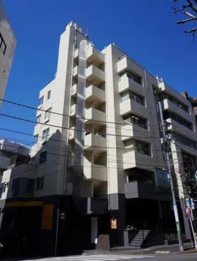 青山ホワイトアドビービルの外観