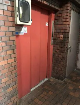 青山ポニーハイム1ビルの外観