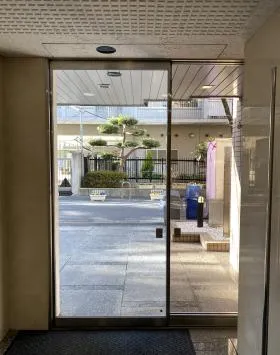西新宿ワイビルの外観