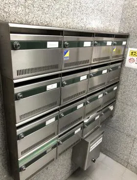 西新宿ビルの外観