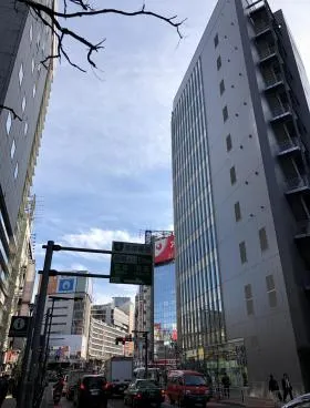 西新宿ビルの外観
