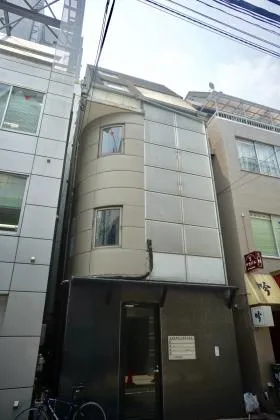 ストラテジックタワービルの外観