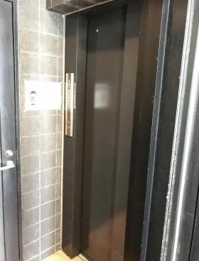 ストラテジックタワービルの外観