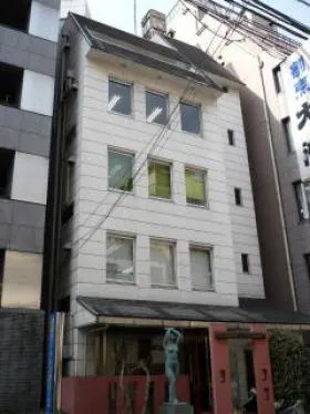 アートビルの外観