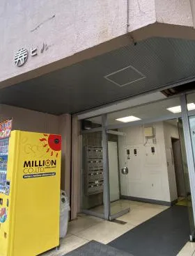 寿ビルの外観