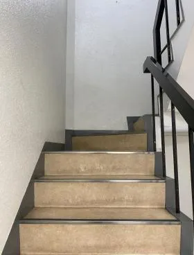 寿ビルの外観