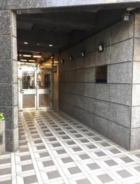 早稲田駅前ビルの外観