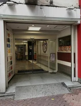 渋谷駅前ビルの外観
