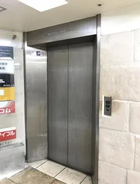 渋谷駅前ビルの外観
