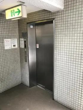 道玄坂プラザ仁科屋ビルの外観