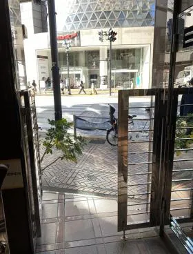 エフビルの外観