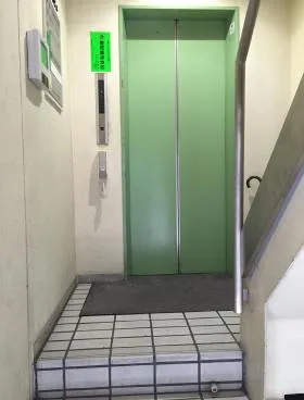 京橋鈴木ビルの外観