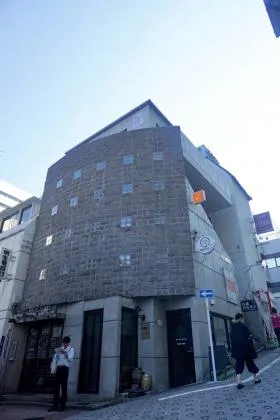 Mビルの外観