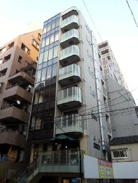 イラーレ麻布十番ビルの外観