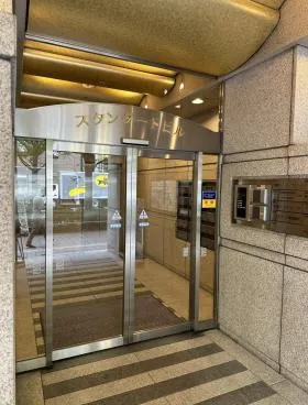 スタンダードビルの外観