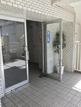 日興パレス南平台アズマビルの外観