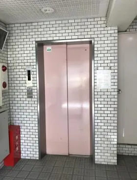 日興パレス南平台アズマビルの外観