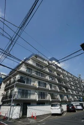 秀和第1南平台レジデンスビルの外観