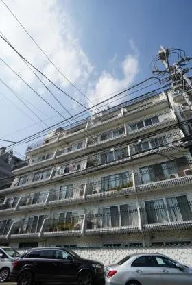 秀和第1南平台レジデンスビルの外観