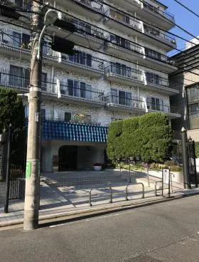 秀和第2南平台レジデンスビルの外観