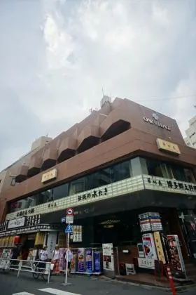 オークヴィレッジビルの外観