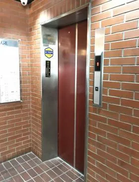 オークヴィレッジビルの外観